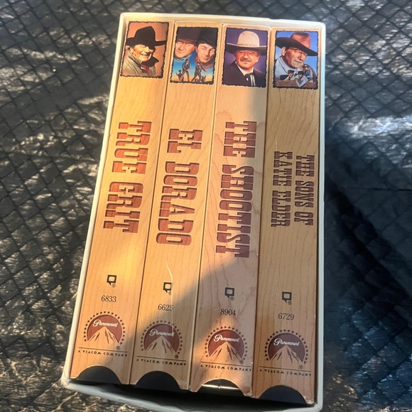 The Duke Collection The Best of John Wayne 4- VHS tape movie collection - Picture 2 of 4